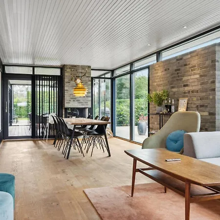Four-bedroom In جويلسميندي