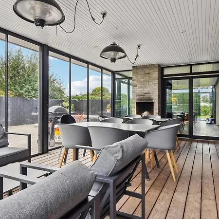 Four-bedroom In جويلسميندي