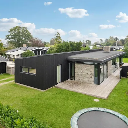 بيت للعطل Four-bedroom In