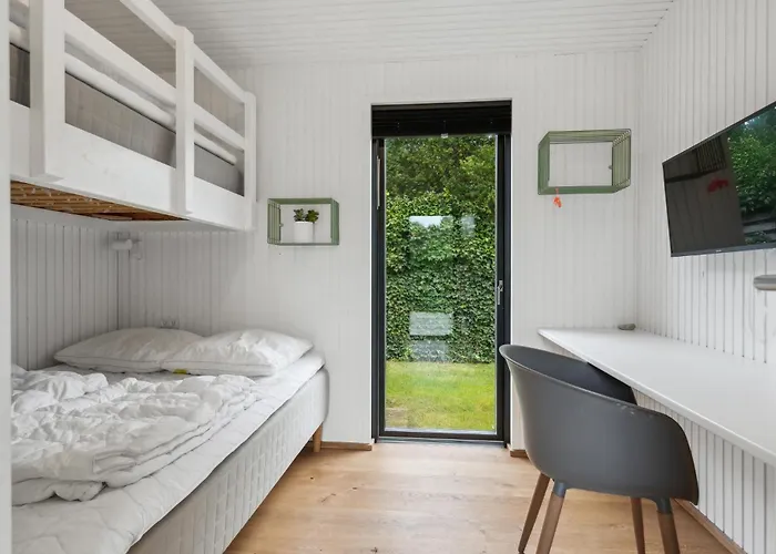 Four-bedroom In Casa vacanze